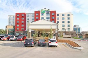 holiday-inn-express-calgary-03.jpg