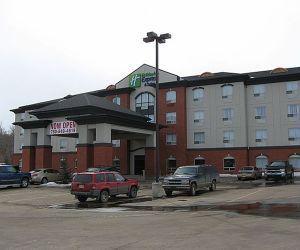 holiday_inn_express_slave_lake.jpg