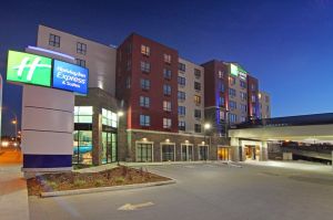 holiday-inn-express-calgary-06.jpg